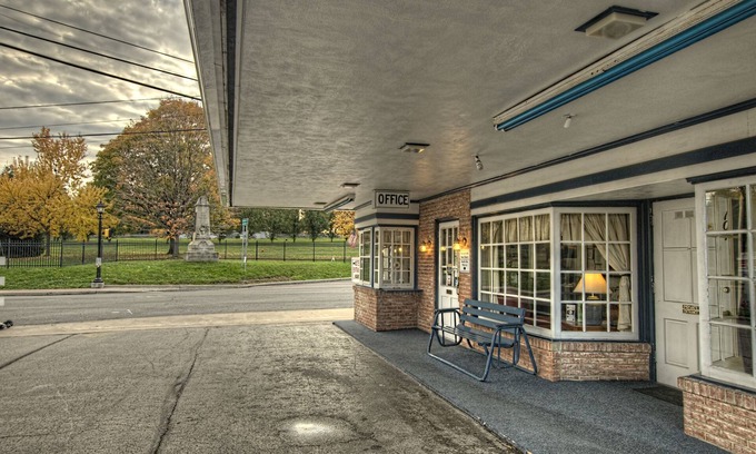 Gettysburg Hotel | Budget Host Three Crowns Motor Lodge