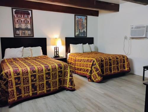 Freer Hotel | Budget Inn & Suites -Super-Ice Cold Spotless Rooms- Door-to-Door Lit Parking & Lowest Price plus HBO Max,Spanish TV, Internet free!