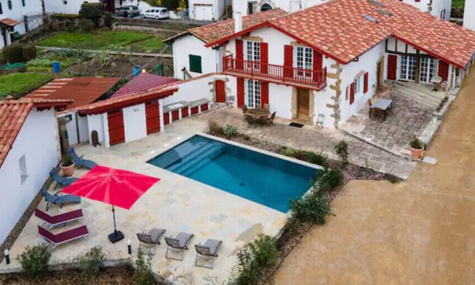 Espelette House | Built 1610, Renovated 2022-Stroll to Town-Heated Pool-Parking-Walk to town-Pets