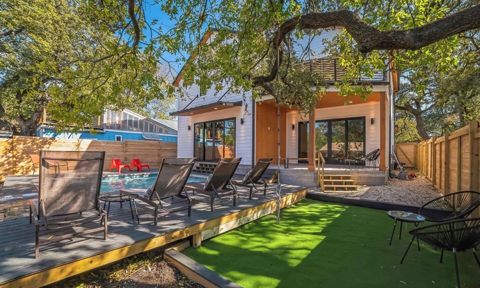 South Congress House | Built in 2024!, 5 bed/5bath with swimming pool, one block to South Congress
