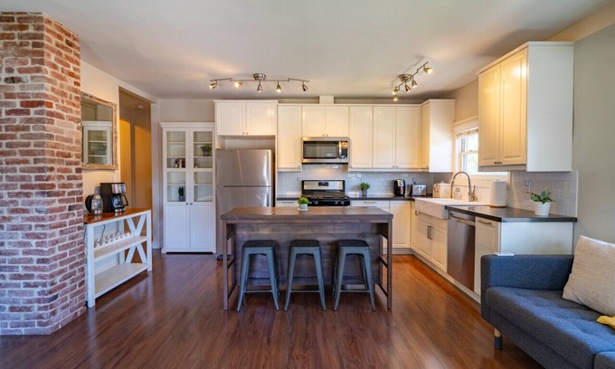 South Park Apartment | Bungalow Farmhouse 2 Bed W/D