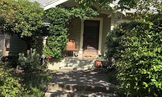 Willamette Heights House | Bungalow in the heart of NW Portland + add. unit (office and ceramic studio)