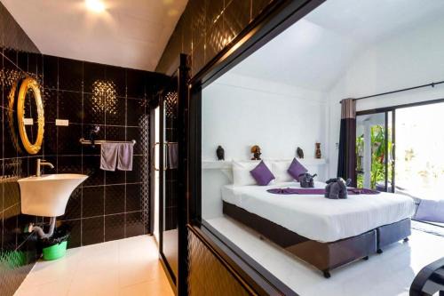 Koh Lan Ski Chalet | Bungalow - Sleeps 2 - Terrace - Beach Close