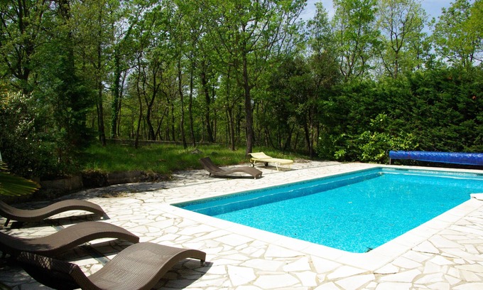 Saint-Paul-en-Foret House | Bungalow with shared pool - "Almond"