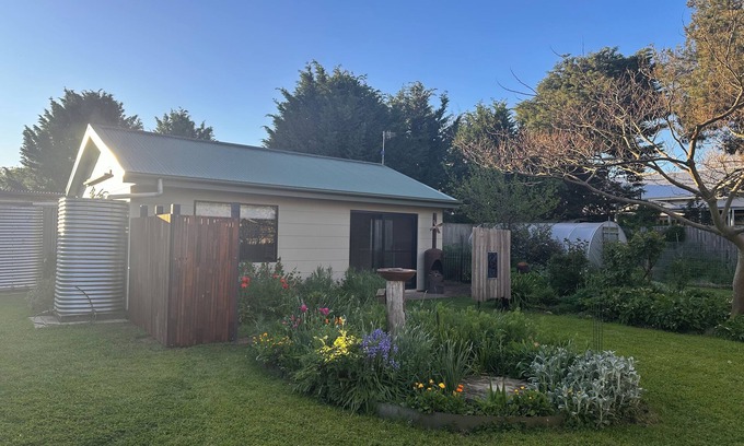 Bungendore House | Bungendore Bungalow. The hidden gem in the middle of town.