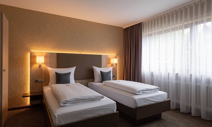 Donzdorf Apartment | Business double room with shower and WC
