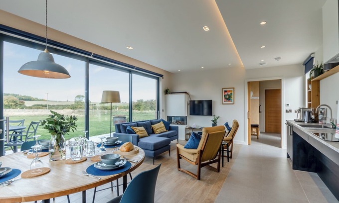 Old Somerby Cottage | Buttercup Lodge - UK36655