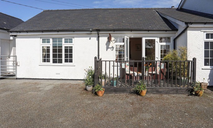 Llanfachraeth Cottage | BWTHYN RHOS Y GAER, character holiday cottage in Llanfachraeth