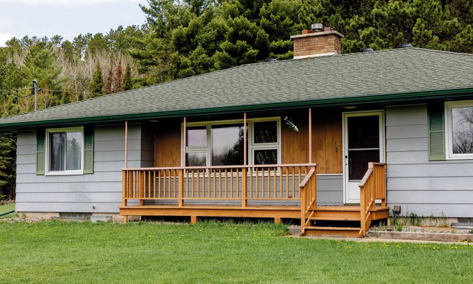 Tower House | By Lake Vermilion 3 queen beds 2 twin beds 2 bathroom home