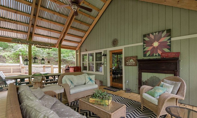 West Jefferson Cottage | By The New River - Hot Tub - Fireplace - Covered Porch