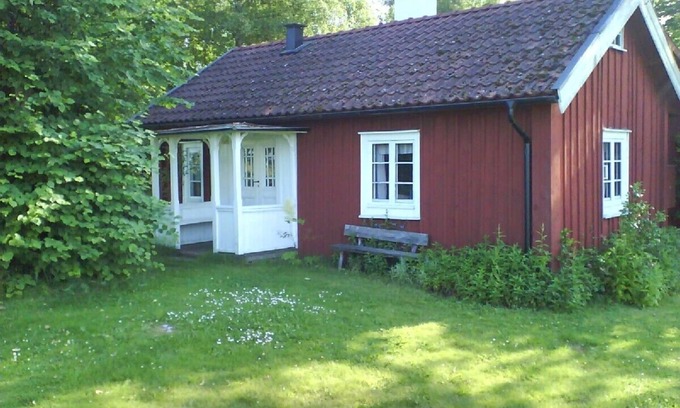 Lammhult Cottage | Byn med lugn, natur och sjöar, bastu