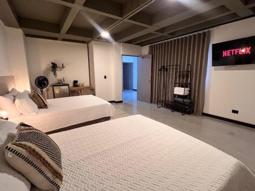 Villa Hermosa Apartment | Cómoda y amplia habitación diseñada para tu descanso 109