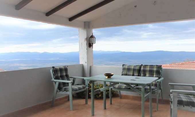 Cabezabellosa Cottage | C. R. "Carvajal "- Birding & Horse Trekking Center