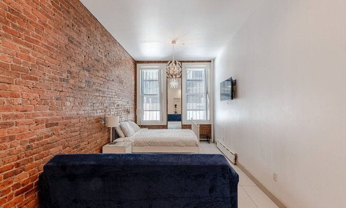 East Harlem Apartment | (C) Studio Apt Just Off Park Ave
