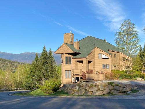 Bretton Woods Villa | C1 Top Rated Ski-In Ski-Out Townhome Great views fireplaces fast wifi AC Short walk to slopes