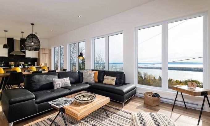 Saint-Joseph-de-la-Rive Ski Chalet | Le Charmant - Magnificent river view and spa