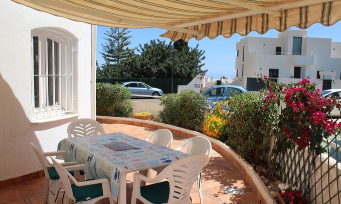 Vista de los Angeles-Rumina House | Casa Wilphi - Stylish townhouse 5 minute walk from the beach