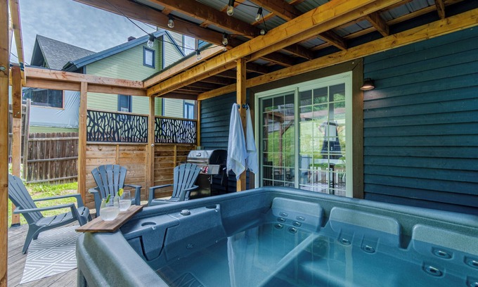 Petite-Riviere-Saint-Francois House | La Shred - 5min Massif + Fireplace + Spa + Air Conditioning + Smart TV