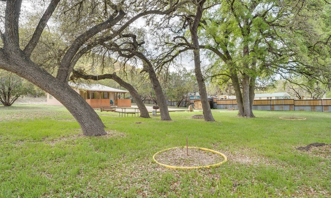 Concan Cottage | 'cabana Sol' Cabin: 4 Mi to Garner State Park