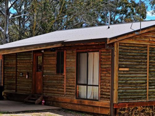 Adaminaby House | Cabin 1 - Snowy Accommodation