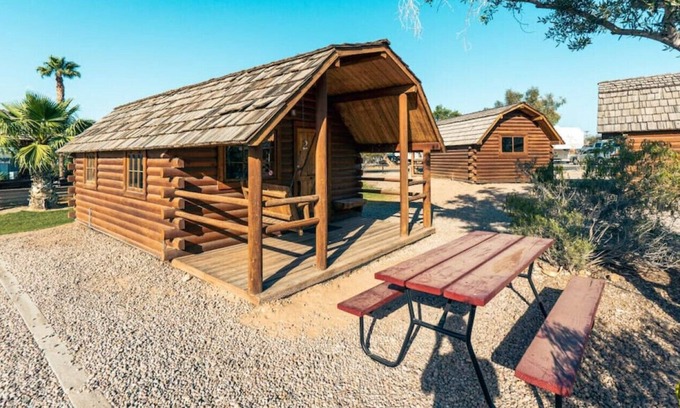 Ehrenberg Cabin | Cabin 2 · Rustic River Cabin!