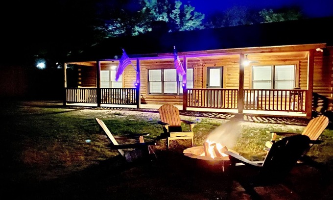 Emory Cabin | Cabin at Chitt's Creek , Welcome to Chitt's Creek!