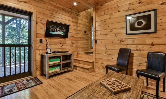 Ellijay House | Cabin at Doe Hill located in the Coosawattee River