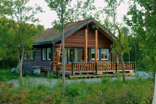 Storslett Cabin | Cabin by the river