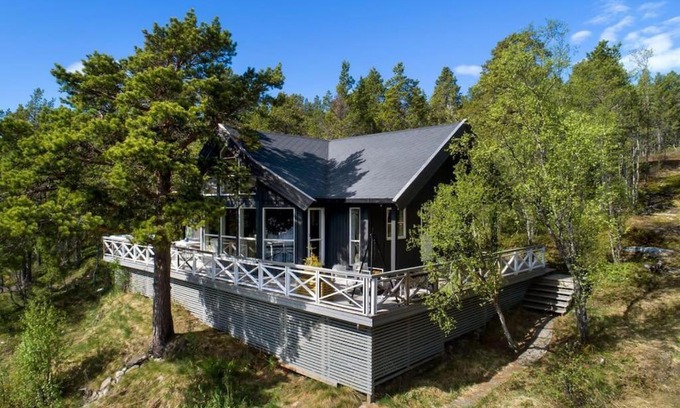 Laukeng Villa | Cabin in Malangen