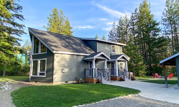 Ronald House | Cabin in the Woods- Family Friendly, Private Hot Tub