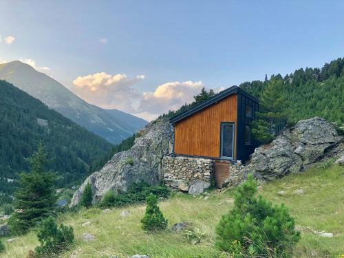 Donji Crnobreg Villa | Cabin on a Rock - Mountain Escape