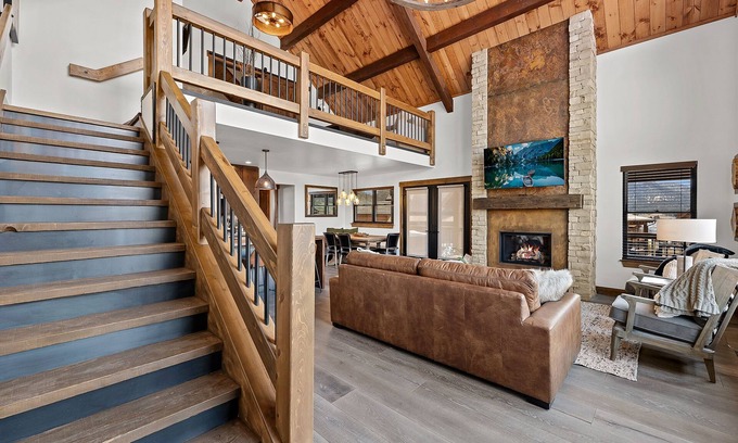 Estes Park Cabin | Cabin on Lake Estes! Private Jacuzzi Two Patios Indoor and Outdoor Fireplace