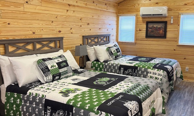Paige Cabin | Cabin Unit 2 of 6 with 1 bedroom and WiFi, AC in serene Paige