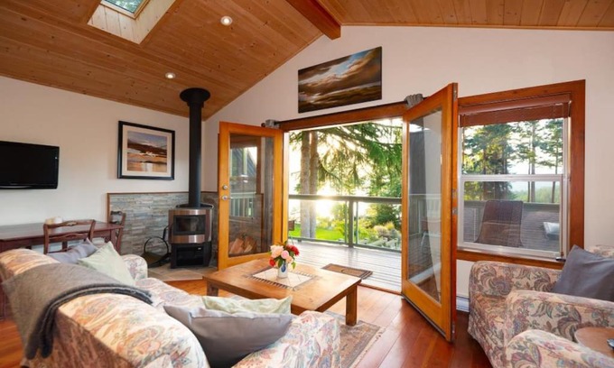 Bowen Island Apartment | Caboose