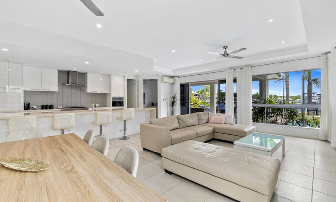 Trinity Park House | Cairns Beaches Home, Marina View Sleeps 12 - Pool