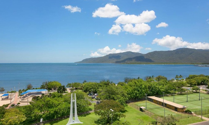 Cairns North Apartment | Cairns Ocean View Apartment