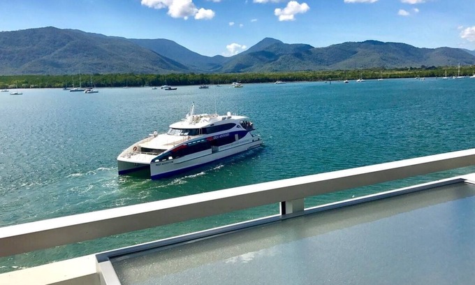 Cairns Central Business District Apartment | CAIRNS WATERFRONT LUXURY AT HARBOURLIGHTS