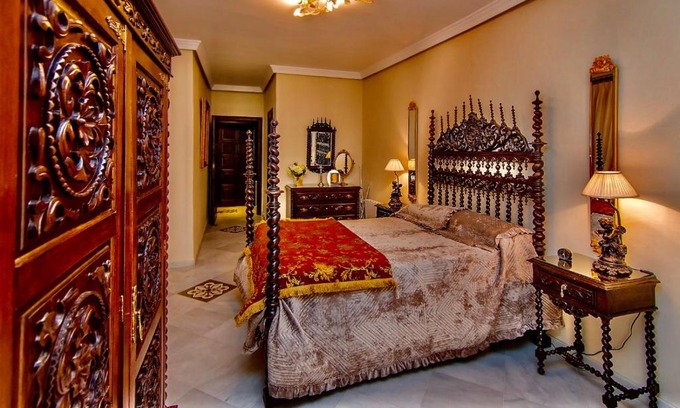 Ubeda House | Caldereros 11