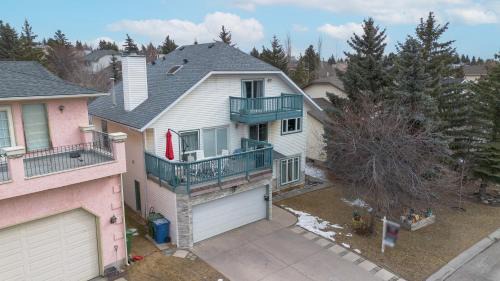 Hawkwood House | Calgary - By Mountains and Ski