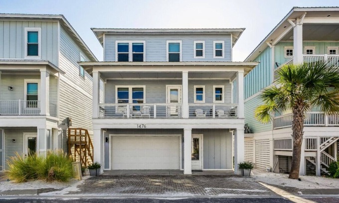 Navarre Beach House | Calla Lily Cove : Breathtaking Home w/Elevator In a Gated Community-Sleeps 12