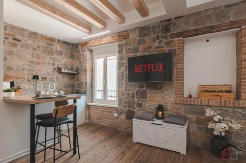 Muggia Apartment | CALLE DE BERNARDIS 1 l BB APARTMENTS TRIESTE