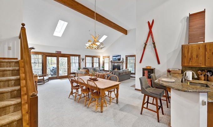 Tannersville House | Camelback Poconos Luxury - 4 Bedroom house, game room, on the mountain