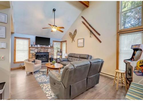 Tannersville House | Camelback Private Home located behind Waterpark & Ski Lift