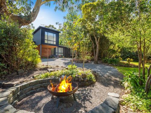 Mount Macedon House | Camellia Grove Retreat