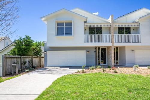 Berry House | Camellia - Pet Friendly - 3 Min Walk to Centre of Berry