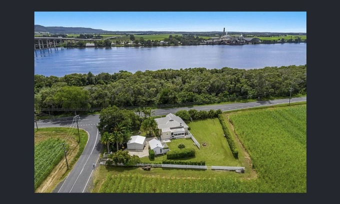 James Creek House | Cameron House a home with character and charm opposite the Clarence river