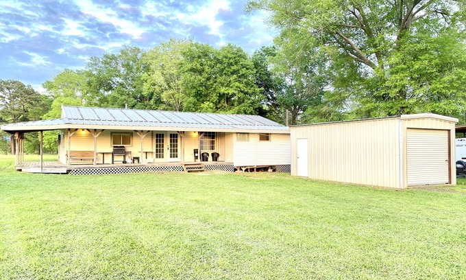Geneva Cabin | CAMP BY PENDLETON BRIDGE, TOLEDO BEND LAKE AND TEXAS SRA PARK AND BOAT LAUNCH