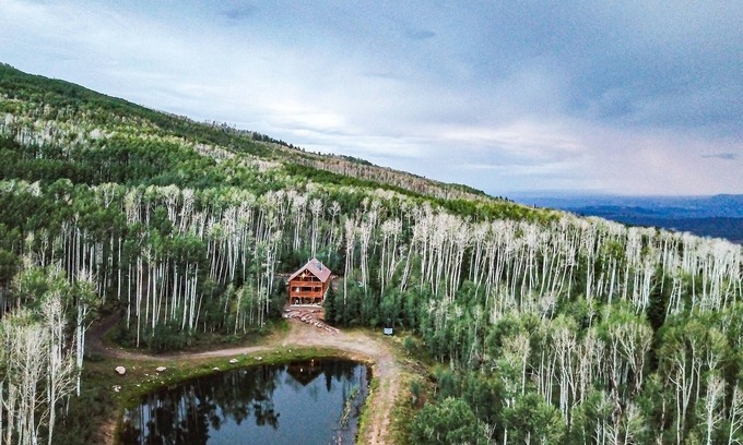 Monticello Cabin | Camp Jackson Group Resort