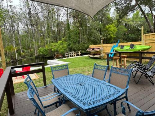 Crystal River House | Camp Manatee-waterfront