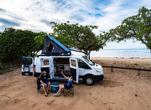 Kahului Hotel | CampCar Maui Jeeps SUVs Hybrid Camper van Rentals with equipment and Travel Advice